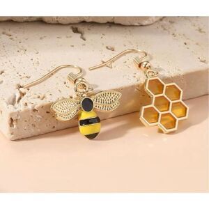Tribute to Nature's Pollinators Bee & Honeycomb Decor Mismatched Drop Earrings S